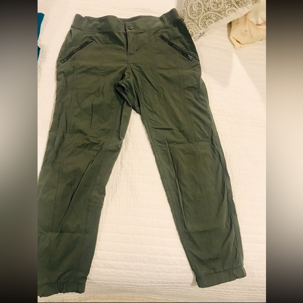 ATHLETA TREKKIE JOGGER PANTS OLIVE GREEN RELAXED FIT ELASTIC CUFFS like new - Picture 2 of 10